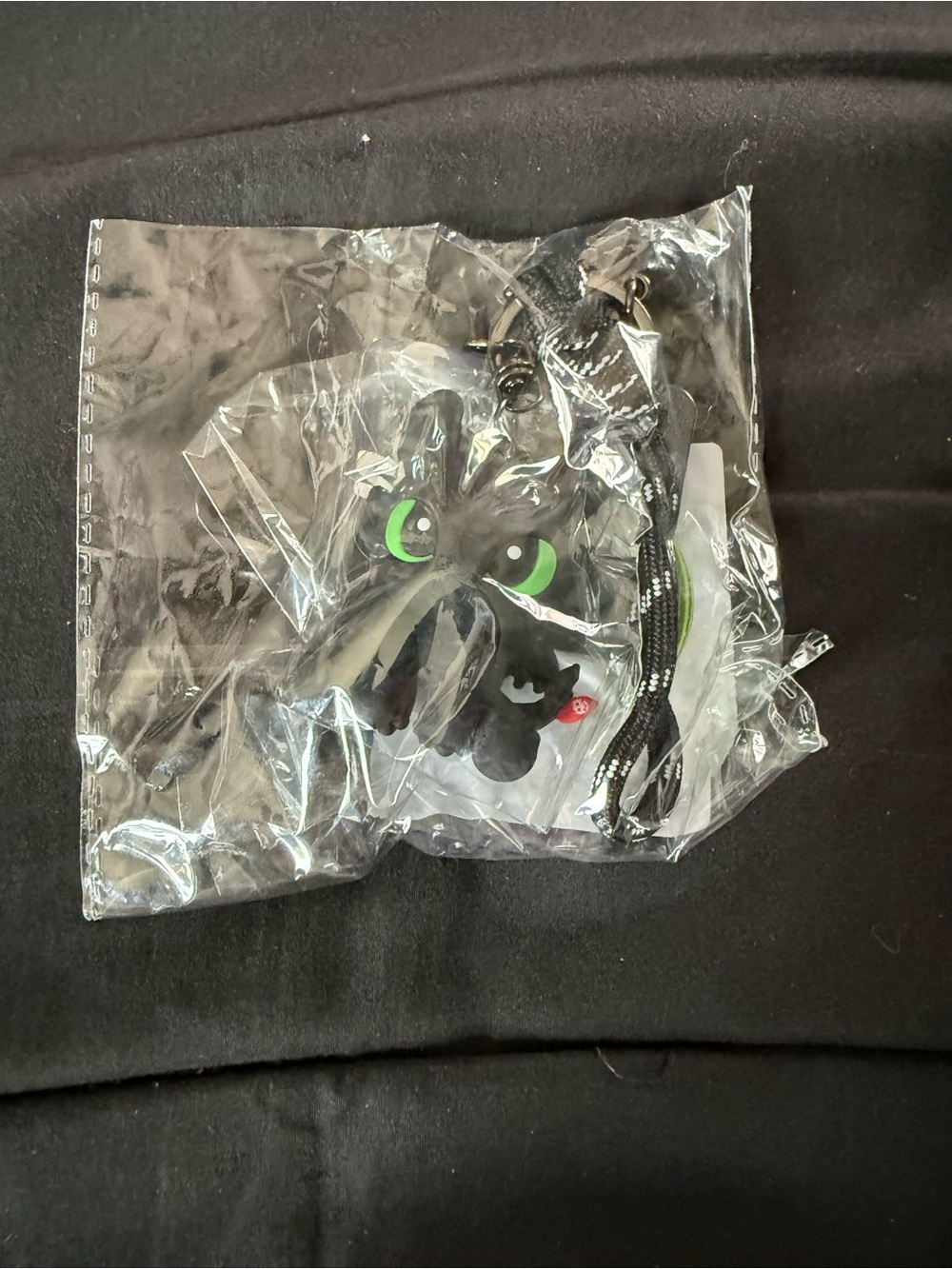 Toothless Keychain - Picture 3 of 7